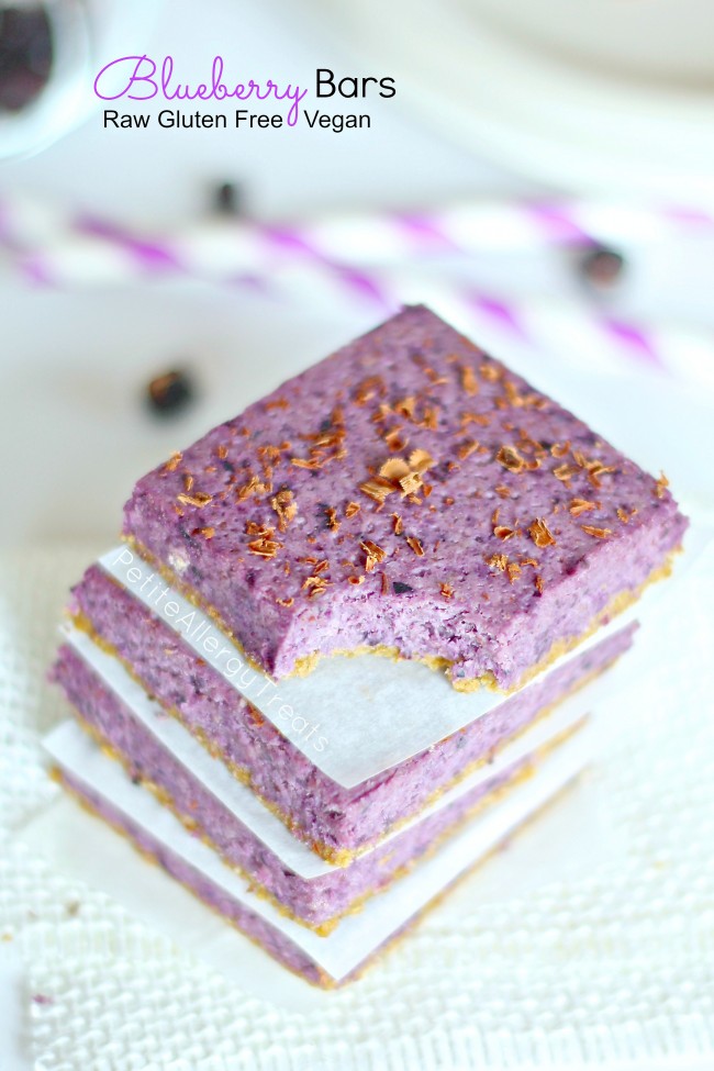 Blueberry Bars (gluten free vegan raw) Naturally beautiful blueberry oat bars bursting with real blueberries.