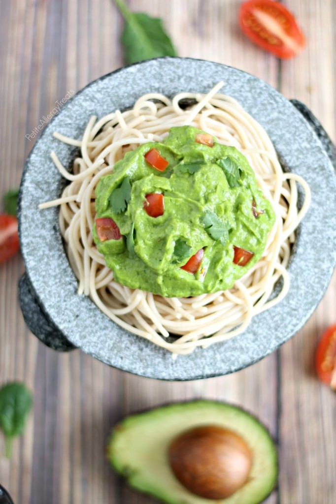 (Avocado) Guacamole Pasta Sauce- The full flavor of guacamole combined with pasta. Avocado and spinach make this sauce special. gluten free vegan