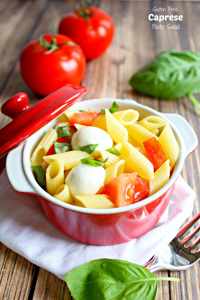 Caprese Salad Pasta (gluten free) A classic Italian salad made with pasta for an easy picnic fave.