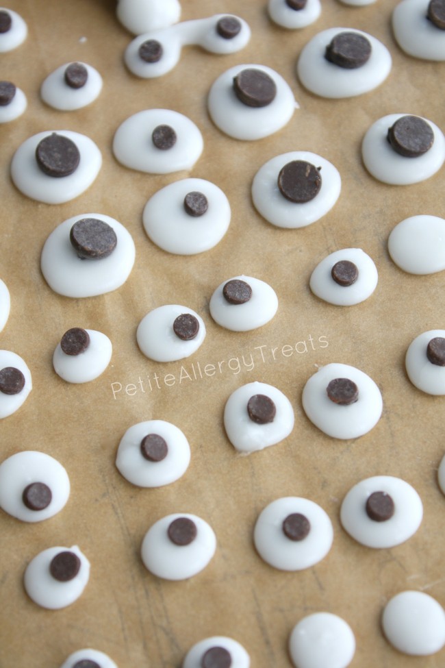 Homemade Googly Eyes (vegan egg free dairy free soy free)- Only 3 ingredients! Make desserts cuter with allergy friendly candy eyes. 