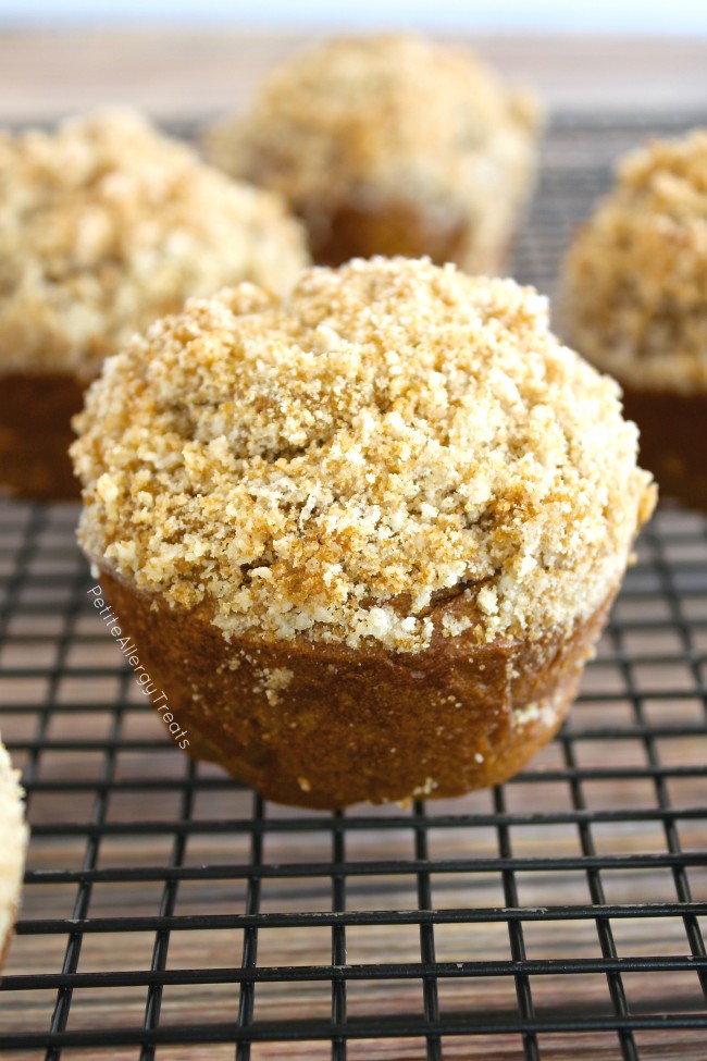 Gluten Free Pumpkin Streusel Muffins (vegan) Delicious pumpkin muffins with crumbly bakery topping