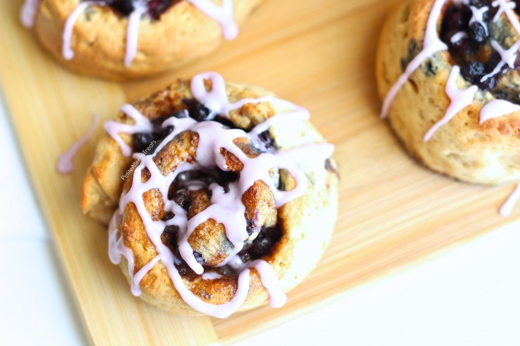 Vegan Gluten Free Blueberry Cinnamon Buns Recipe (Gluten Free dairy free egg free)- Soft and sweet gluten free cinnamon rolls with real blueberries. Hard to believe they are dairy free and food allergy friendly too!