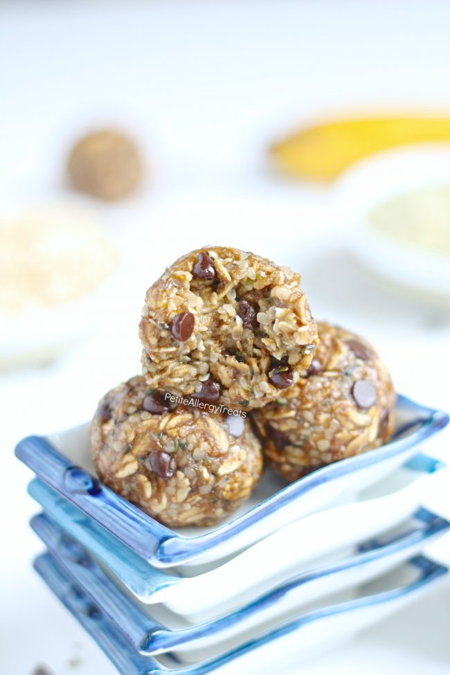 Gluten Free Banana Oat Protein Energy Balls (gluten free dairy free vegan) Recipe- No bake healthy snack banana oat balls packed with protein, fiber and sweetened with banana.