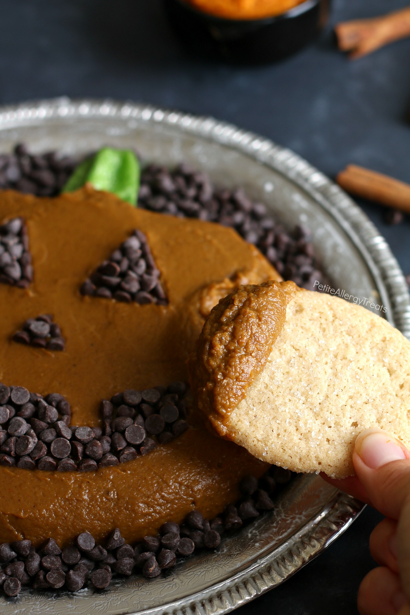 Skinny Vegan Pumpkin Pie Dip Recipe (dairy free)- Adorable pumpkin platter for Fall, Halloween or Autumn parties! Food Allergy friendly!