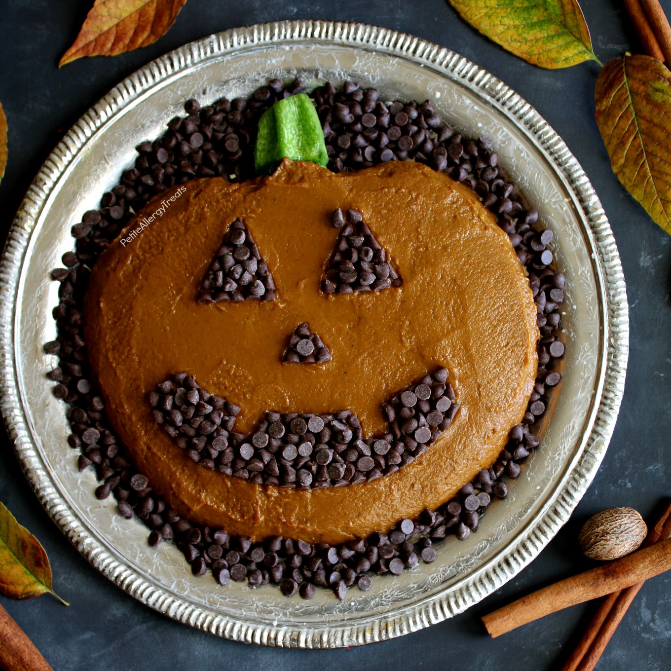 Dairy Free Skinny Pumpkin Dip Recipe (vegan)- Adorable pumpkin pie dip for Fall, Halloween or Autumn parties! Food Allergy friendly!