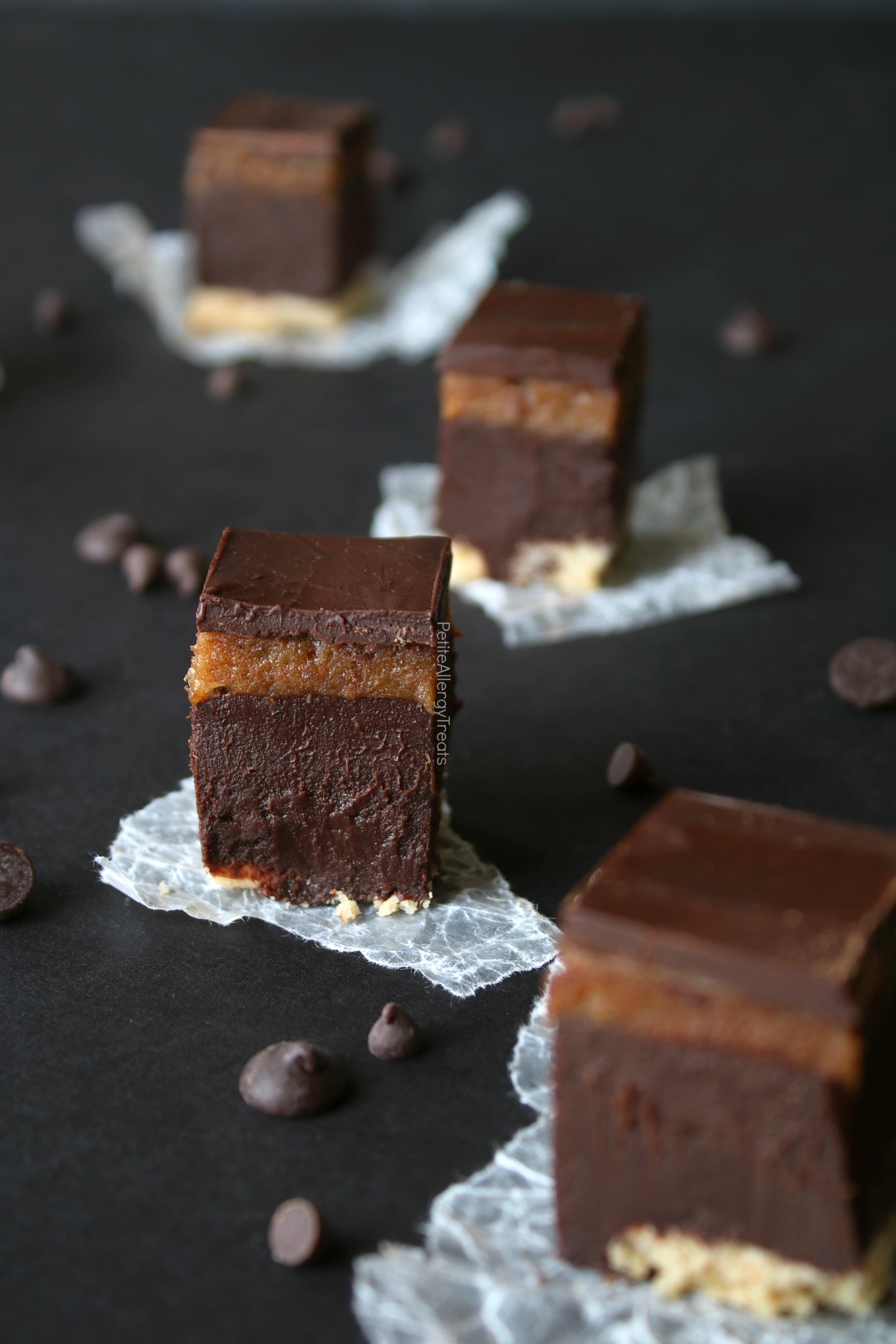 Gluten Free Twix Fudge Bars Recipe (Vegan dairy free)- No bake healthier date caramel and oil free ganache fudge filling. Food Allergy friendly!