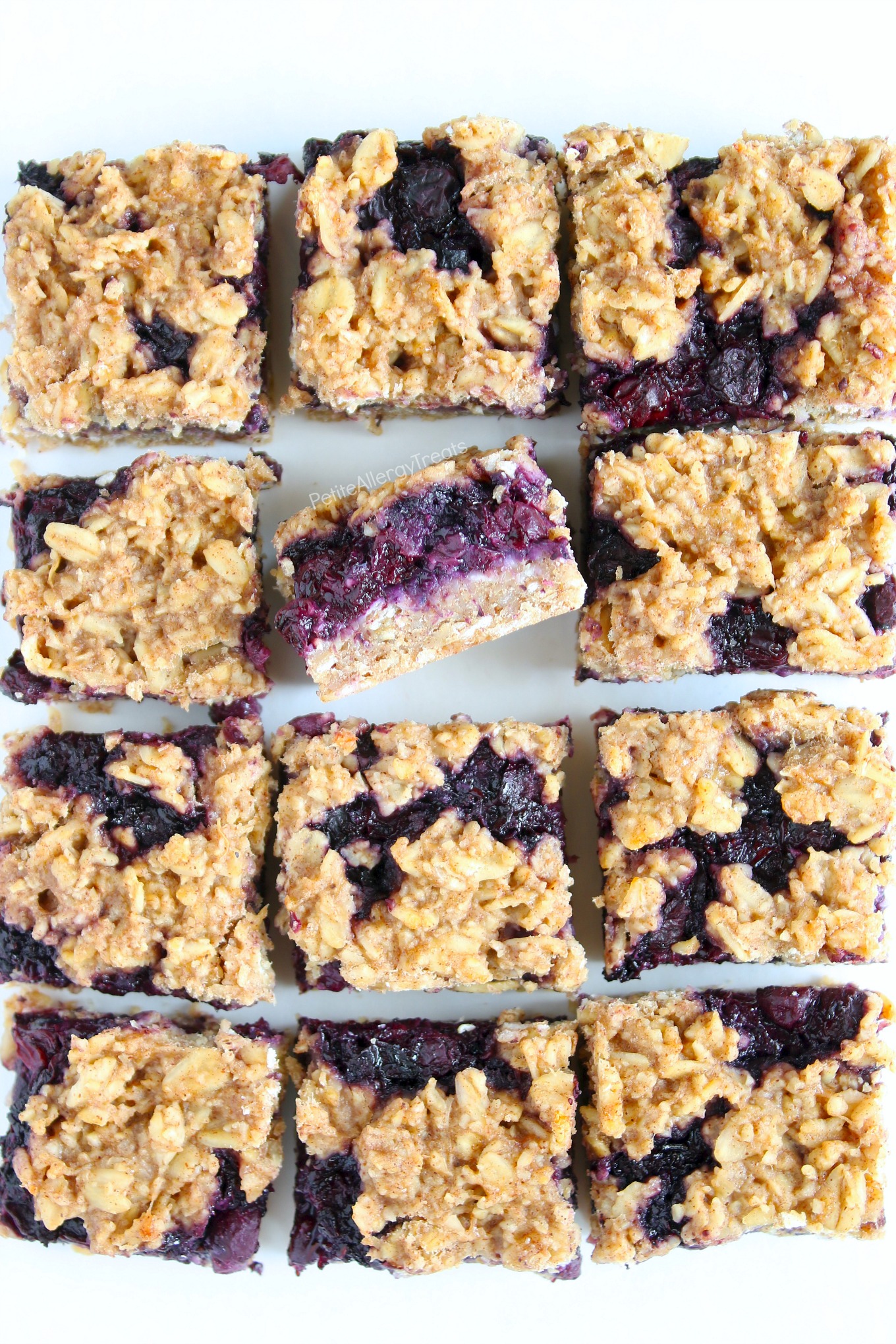 Easy Breakfast Blueberry Crumble Oat Bars Recipe (gluten free dairy free Vegan) Healthy refined sugar free flourless oat bars! Super easy dairy free quick breakfast. Food Allergy friendly.