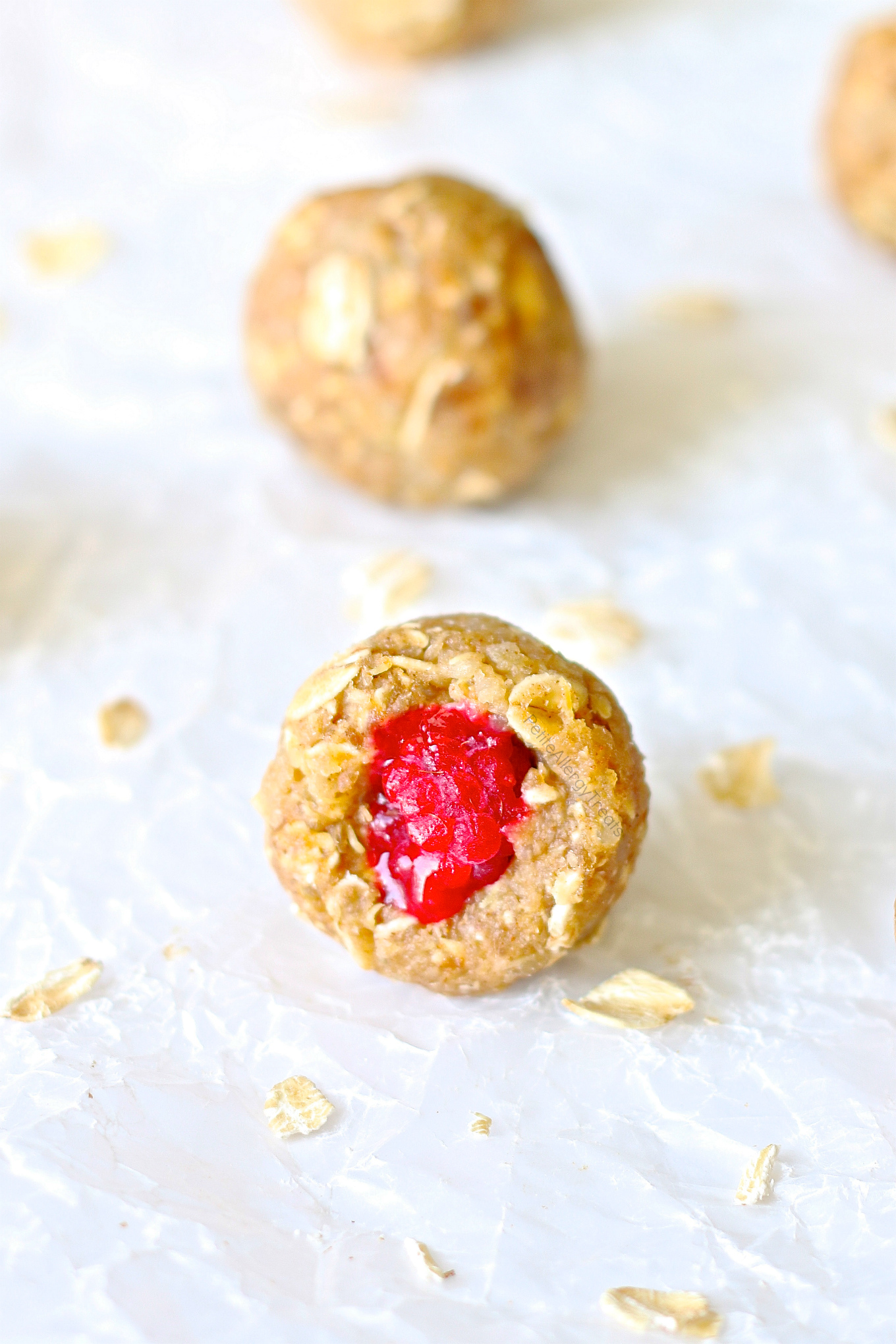 Nut Free Raspberry Protein Bites Recipe (gluten free vegan) Easy no bake protein energy balls filled with raspberry! Food Allergy friendly too- dairy free, soy free! 